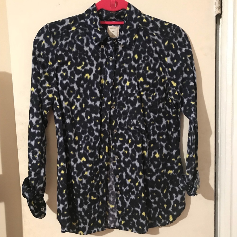 Great shirt with a pop of color